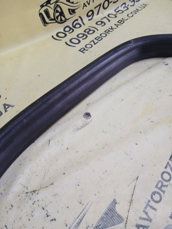 Уплотнитель капота Mercedes-Benz gl 450 x166 276 3.0 biturbo Уплотнитель капота Mercedes-Benz gl 450 x166 276 3.0 biturbo