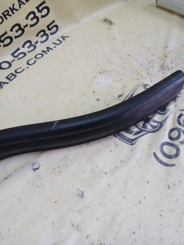 Уплотнитель капота gl 450 2015 x166 276 3.0 biturbo Уплотнитель капота gl 450 2015 x166 276 3.0 biturbo