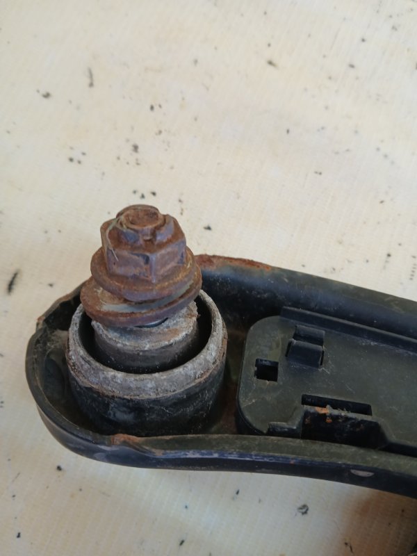 Рычаг задний правый gl 450 2015 x166 276 3.0 biturbo Рычаг задний правый gl 450 2015 x166 276 3.0 biturbo