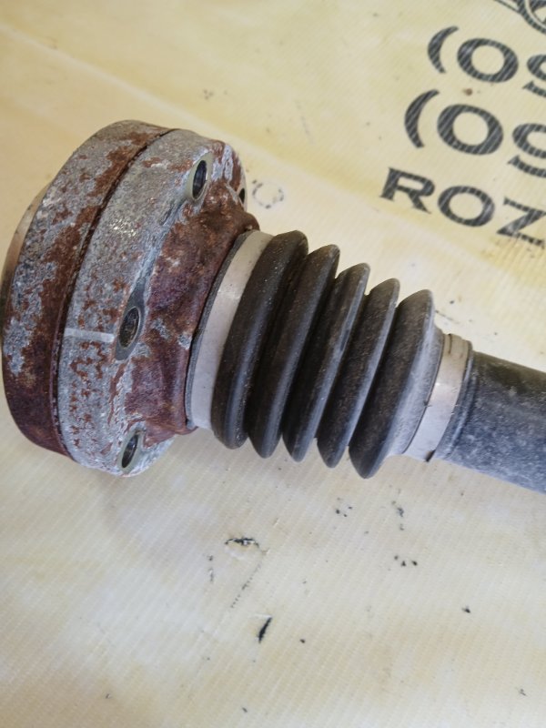 Полуось задний Audi Q7 4M DCBD Полуось задний Audi Q7 4M DCBD