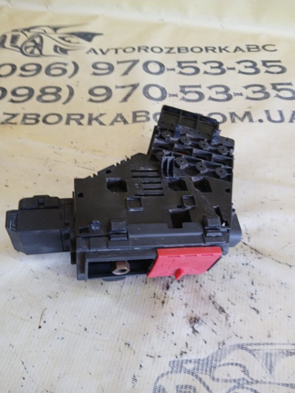 Блок предохранителей под капот gl 450 2015 x166 276 3.0 biturbo Блок предохранителей под капот gl 450 2015 x166 276 3.0 biturbo