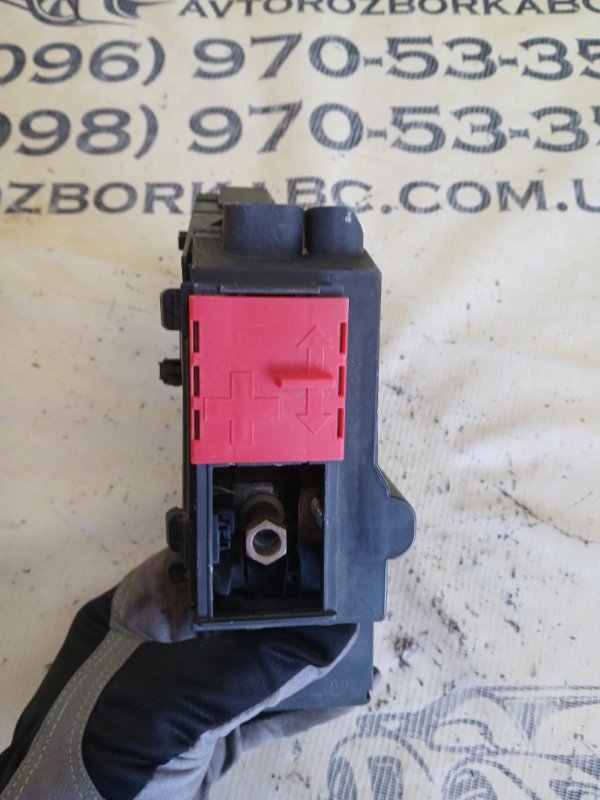 Блок предохранителей под капот Mercedes-Benz gl 450 x166 276 3.0 biturbo Блок предохранителей под капот Mercedes-Benz gl 450 x166 276 3.0 biturbo