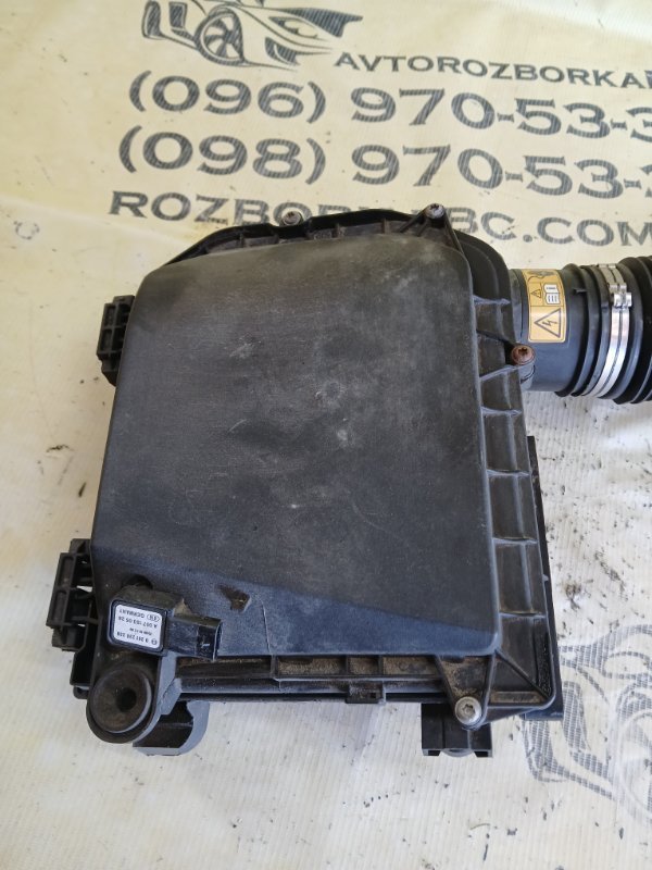 Корпус воздушного фильтра левый gl 450 2015 x166 276 3.0 biturbo Корпус воздушного фильтра левый gl 450 2015 x166 276 3.0 biturbo