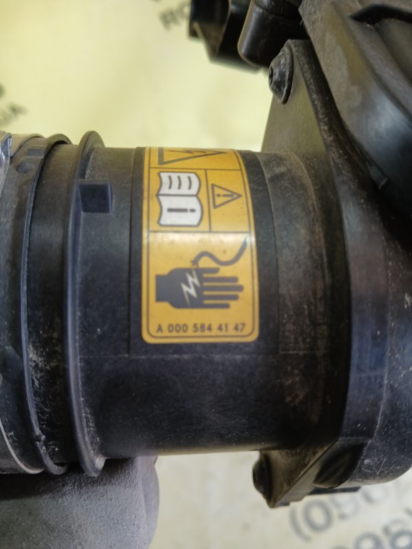 Корпус воздушного фильтра левый gl 450 2015 x166 276 3.0 biturbo Корпус воздушного фильтра левый gl 450 2015 x166 276 3.0 biturbo