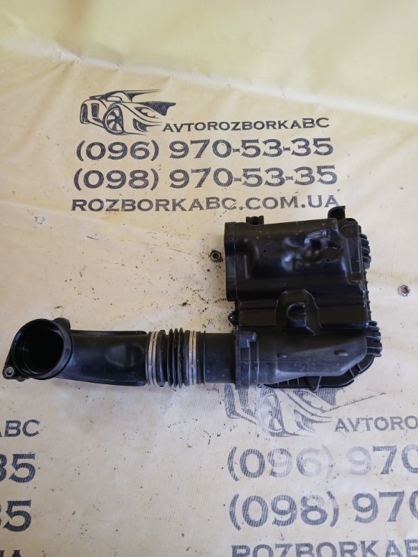 Корпус воздушного фильтра правый gl 450 2015 x166 276 3.0 biturbo Корпус воздушного фильтра правый gl 450 2015 x166 276 3.0 biturbo