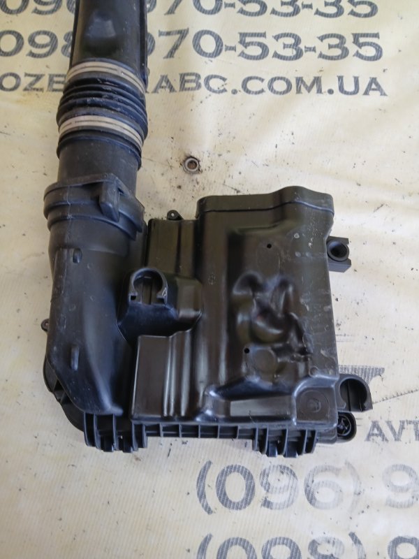 Корпус воздушного фильтра правый gl 450 2015 x166 276 3.0 biturbo Корпус воздушного фильтра правый gl 450 2015 x166 276 3.0 biturbo