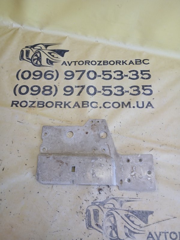 Запчасть крепление сиденья Audi Q7 2016 4M 3.0 4M0907682B Б/У Крепление сиденья Audi Q7 2016 4M 3.0 4M0907682B Б/У