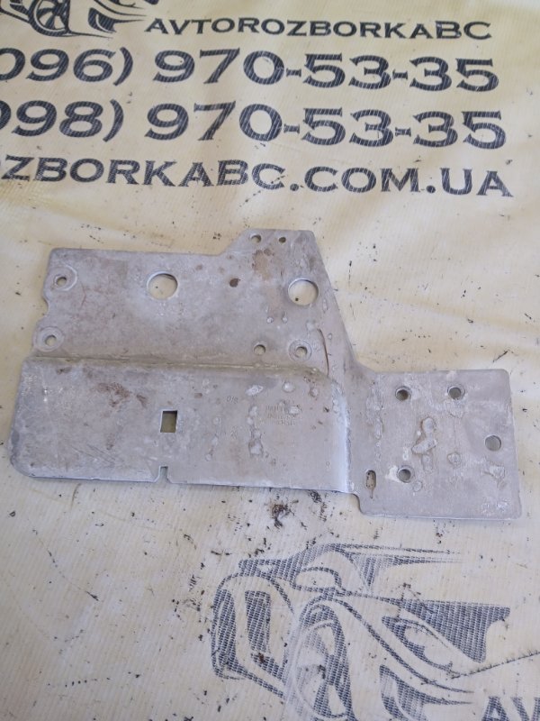 Крепление сиденья Q7 2016 4M 3.0 Крепление сиденья Q7 2016 4M 3.0