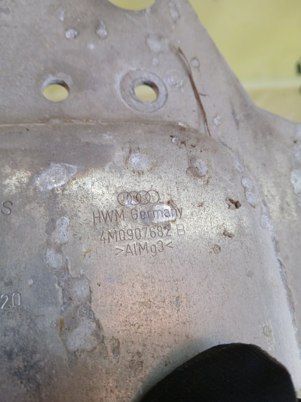 Крепление сиденья Q7 2016 4M 3.0 Крепление сиденья Q7 2016 4M 3.0