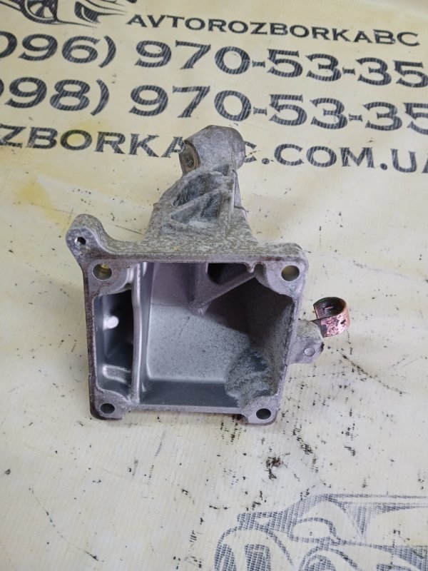 Кронштейн двигателя правый Mercedes-Benz gl 450 x166 276 3.0 biturbo Кронштейн двигателя правый Mercedes-Benz gl 450 x166 276 3.0 biturbo