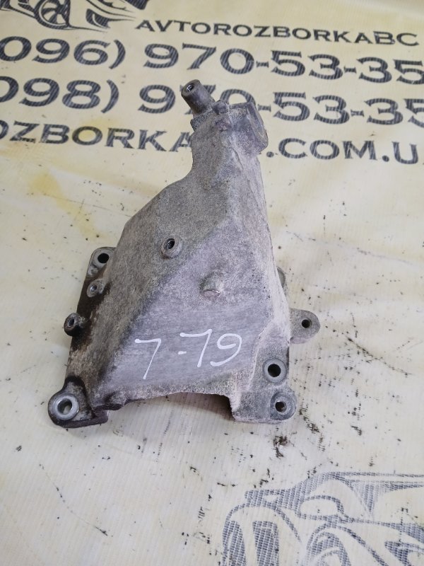 Кронштейн двигателя левый gl 450 2015 x166 276 3.0 biturbo Кронштейн двигателя левый gl 450 2015 x166 276 3.0 biturbo