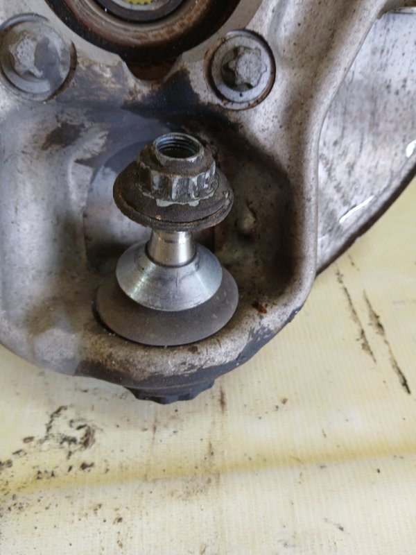 Цапфа передняя левая gl 450 2015 x166 276 3.0 biturbo Цапфа передняя левая gl 450 2015 x166 276 3.0 biturbo