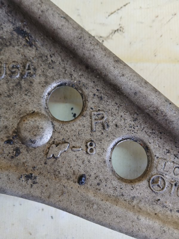 Рычаг подвески нижний передний правый gl 450 2015 x166 276 3.0 biturbo Рычаг подвески нижний передний правый gl 450 2015 x166 276 3.0 biturbo