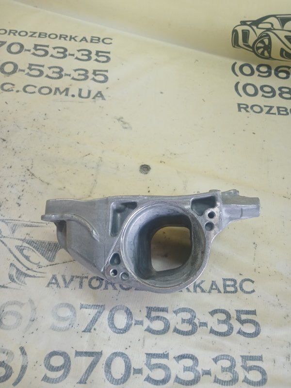 Кронштейн двигателя GLB 2022 250 26092030411829 Кронштейн двигателя GLB 2022 250 26092030411829