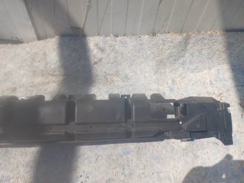 Абсорбер бампера передний Jeep Cherokee KL 2.4 Абсорбер бампера передний Jeep Cherokee KL 2.4