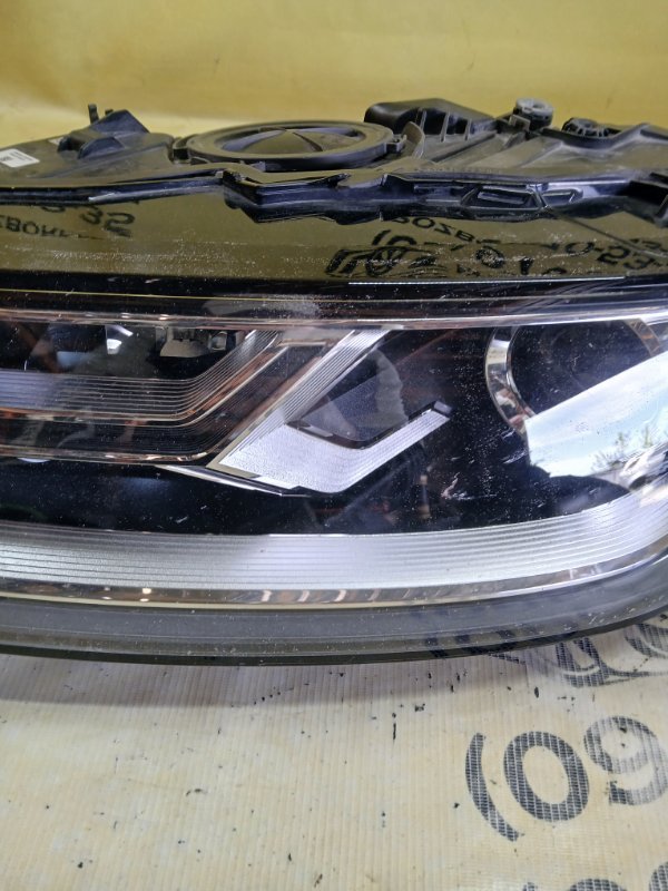 Фара передняя левая Audi Q7 4M 3.0 Фара передняя левая Audi Q7 4M 3.0