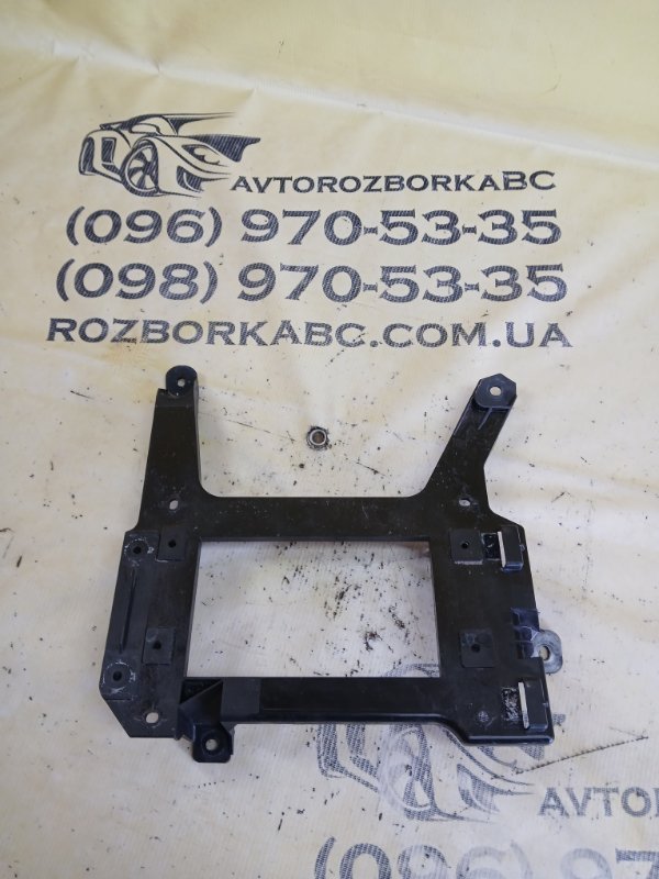 Запчасть кронштейн Audi Q7 2016 4M 3.0 4M0907324 Б/У Кронштейн Audi Q7 2016 4M 3.0 4M0907324 Б/У