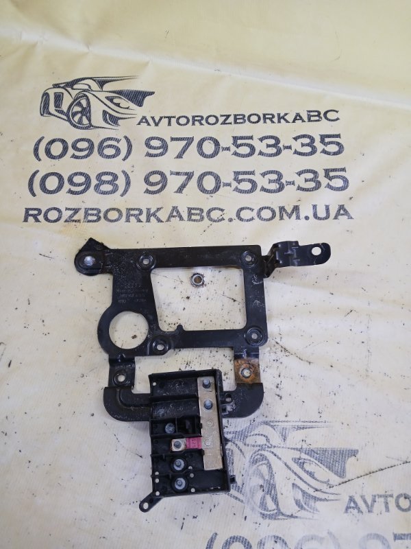 Запчасть кронштейн Audi Q7 2016 4M 3.0 4M0907349C Б/У Кронштейн Audi Q7 2016 4M 3.0 4M0907349C Б/У