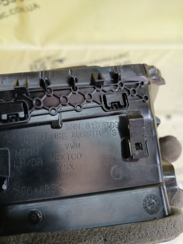 Дефлектор торпедо передний левый Tiguan 2019 Allspace 2.0 DGUA Дефлектор торпедо передний левый Tiguan 2019 Allspace 2.0 DGUA