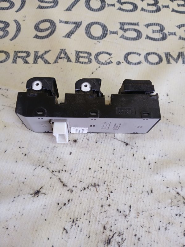 Кнопка стеклоподъемника KIA Forte 2.0 Кнопка стеклоподъемника KIA Forte 2.0