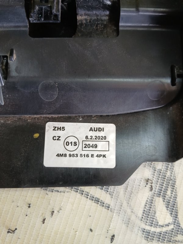 Кожух рулевой колонки Q7 2016 4M 3.0 Кожух рулевой колонки Q7 2016 4M 3.0