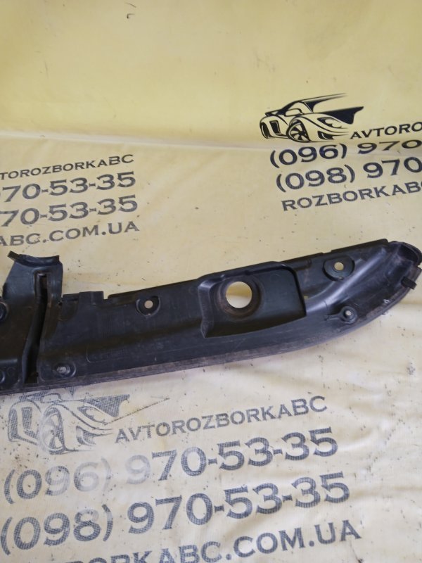 Уплотнитель крыла передний правый BMW 7 G11 G12 Уплотнитель крыла передний правый BMW 7 G11 G12