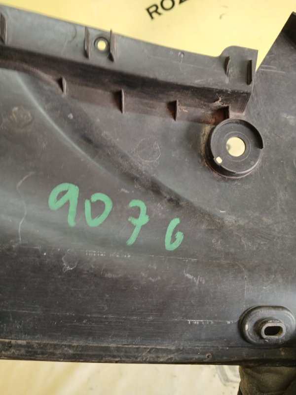 Уплотнитель крыла передний правый 7 16-22 G11 G12 Уплотнитель крыла передний правый 7 16-22 G11 G12