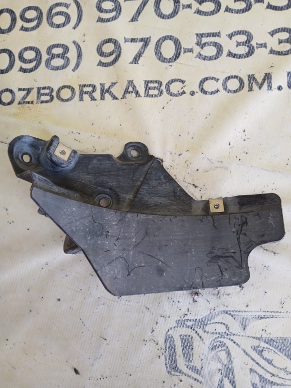 Бризговик задний левый Q7 2016 4M 3.0 Бризговик задний левый Q7 2016 4M 3.0