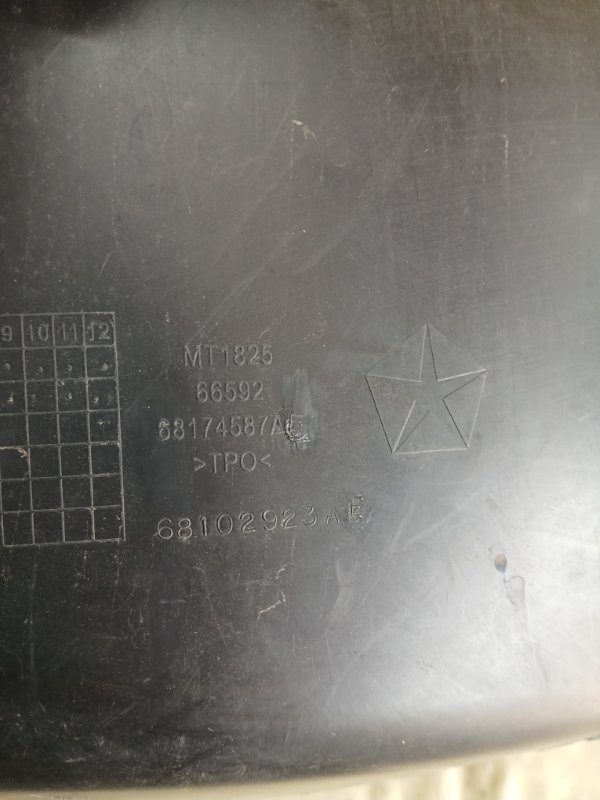 Подкрылок передний левый 200 2017 2.4 Подкрылок передний левый 200 2017 2.4