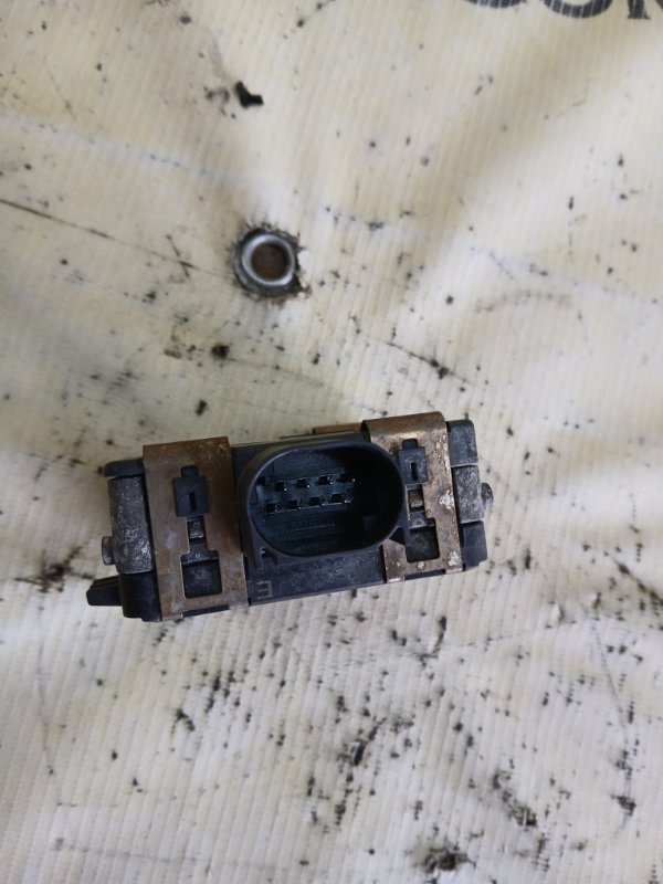 Датчик слепых зон правый Q7 2016 4M 3.0 Датчик слепых зон правый Q7 2016 4M 3.0