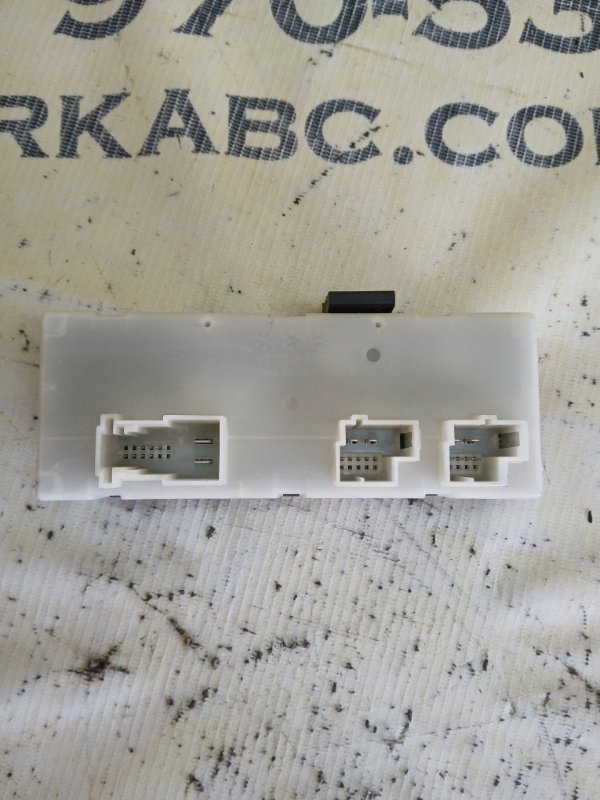 Блок управление крышкой багажника BMW 530 G30 XB1142M0 Блок управление крышкой багажника BMW 530 G30 XB1142M0