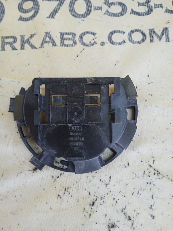 Кронштейн топливного насоса Audi Q7 4M 3.0 Кронштейн топливного насоса Audi Q7 4M 3.0