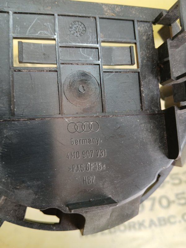 Кронштейн топливного насоса Q7 2016 4M 3.0 Кронштейн топливного насоса Q7 2016 4M 3.0