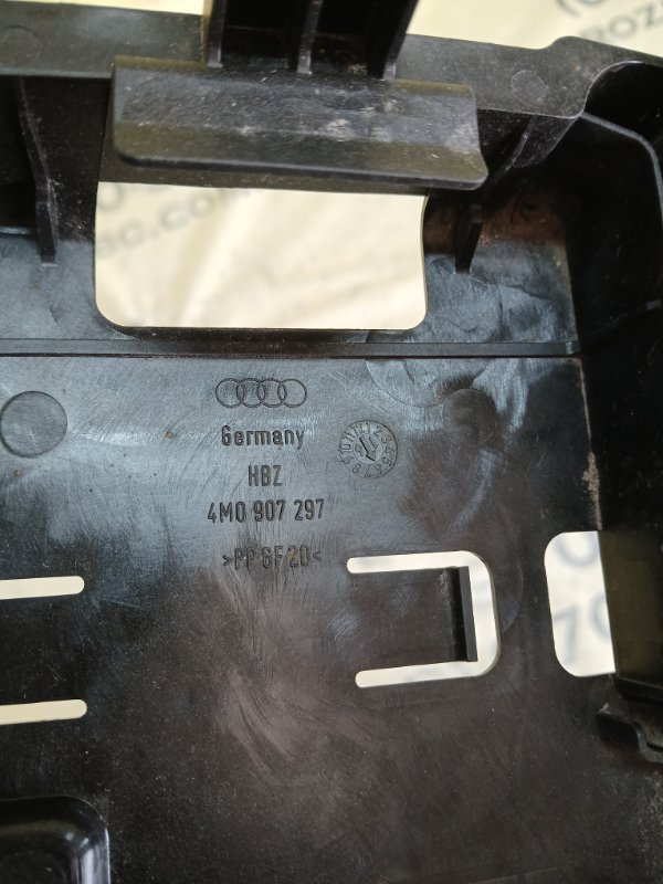 Кронштейн блока управление двигателем Q7 2016 4M 3.0 Кронштейн блока управление двигателем Q7 2016 4M 3.0