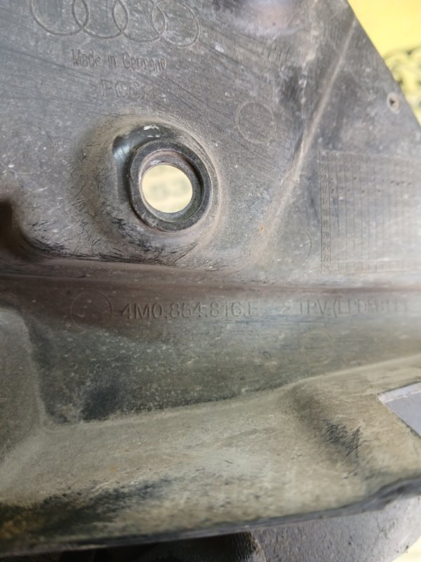 Брызговик задний правый Audi Q7 4M 3.0 Брызговик задний правый Audi Q7 4M 3.0