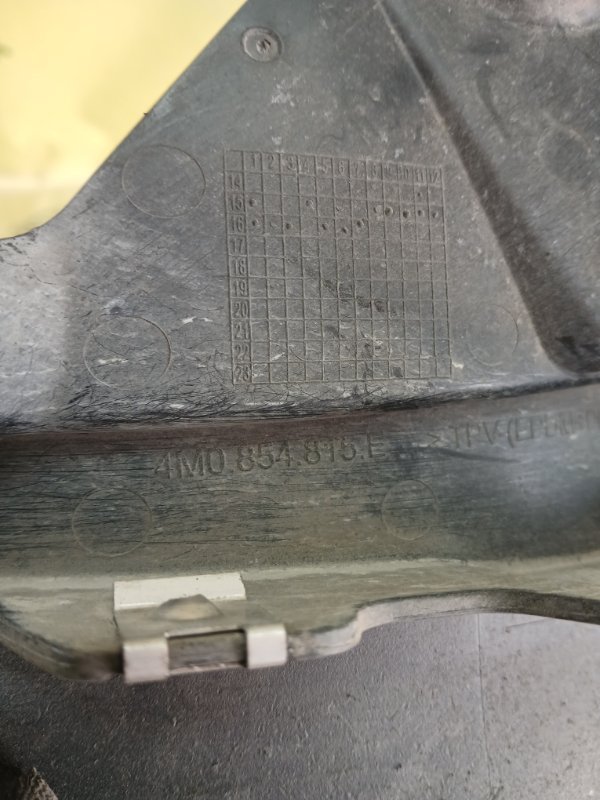 Брызговик задний левый Q7 2016 4M 3.0 Брызговик задний левый Q7 2016 4M 3.0