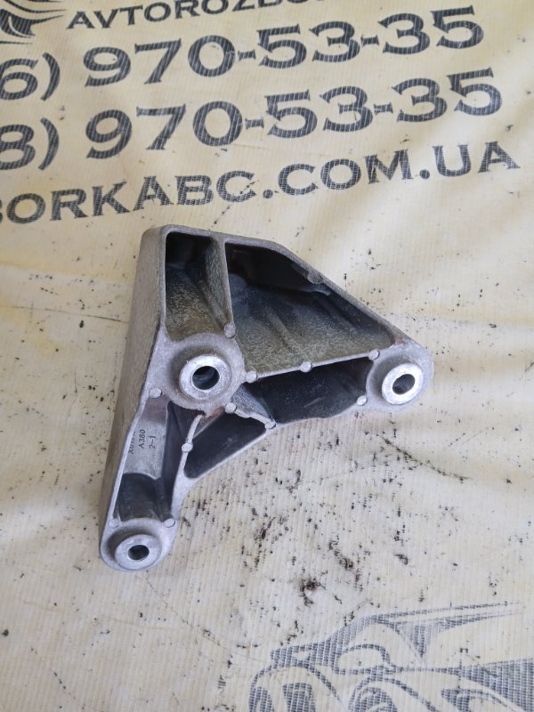 Кронштейн двигателя левый Camaro 2015 LT 3.6 Кронштейн двигателя левый Camaro 2015 LT 3.6