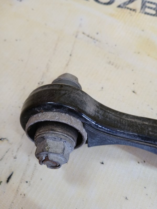 Рычаг задний нижний задний левый GLS 450 4MATIC 2018 276 3.0 biturbo Рычаг задний нижний задний левый GLS 450 4MATIC 2018 276 3.0 biturbo