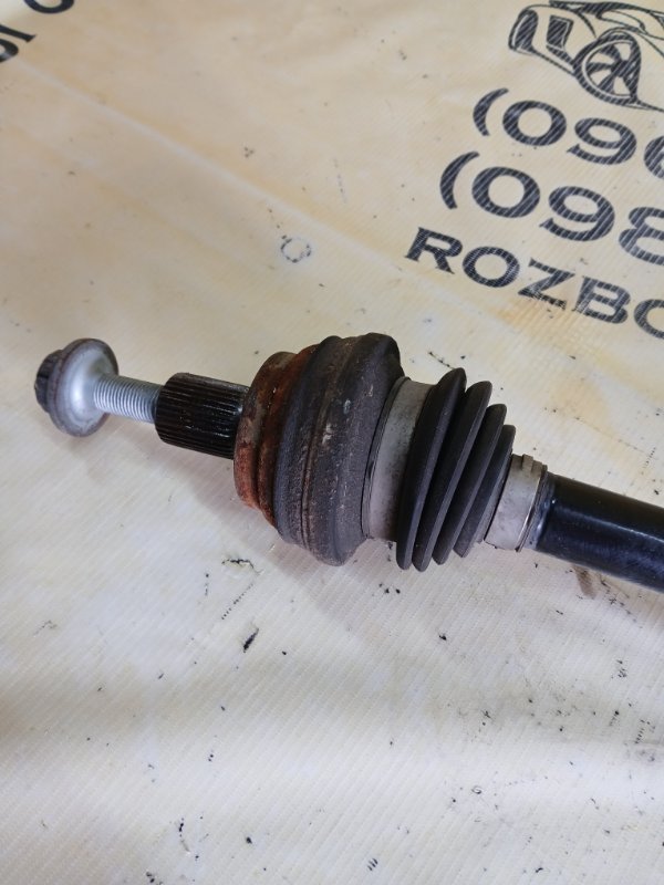 Полуось задний левый Volkswagen Tiguan Allspace 2.0 DGUA Полуось задний левый Volkswagen Tiguan Allspace 2.0 DGUA