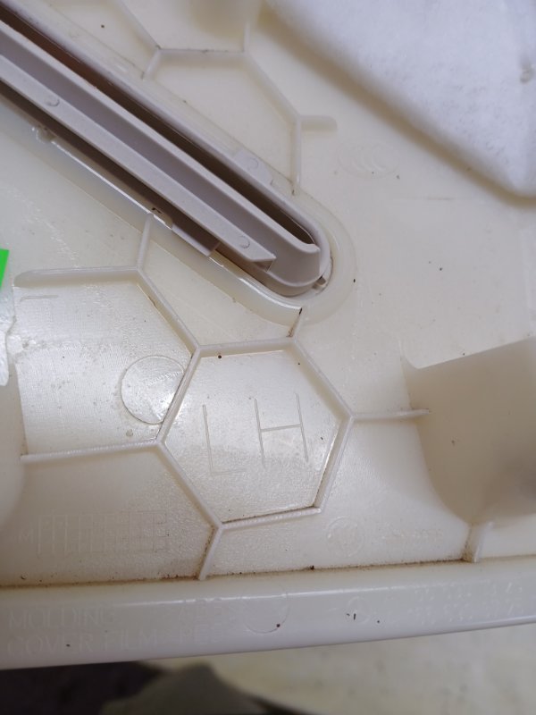 Обшивка стойки задняя левая GLS 450 4MATIC 2018 276 3.0 biturbo Обшивка стойки задняя левая GLS 450 4MATIC 2018 276 3.0 biturbo