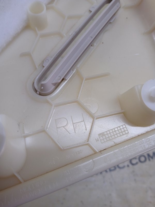 Обшивка стойки задняя правая GLS 450 4MATIC 2018 276 3.0 biturbo Обшивка стойки задняя правая GLS 450 4MATIC 2018 276 3.0 biturbo