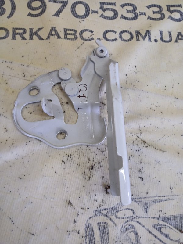 Запчасть петля капота передняя правая Audi Q7 2020 4M DCBD 4M0823302 Б/У Петля капота передняя правая Audi Q7 2020 4M DCBD 4M0823302 Б/У