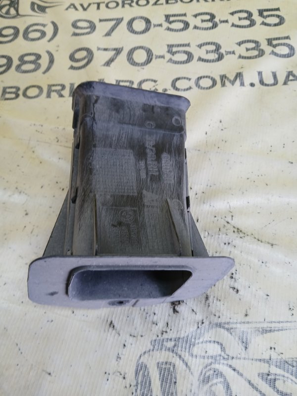 Воздуховод передний правый BMW 530 G30 XB1142M0 Воздуховод передний правый BMW 530 G30 XB1142M0