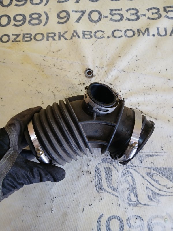 Патрубок воздушного фильтра BMW 530 G30 XB1142M0 Патрубок воздушного фильтра BMW 530 G30 XB1142M0