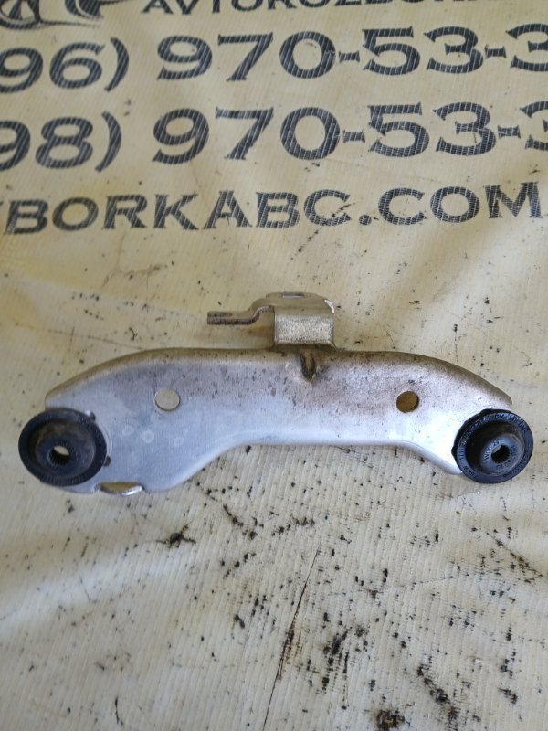 Кронштейн радиатора передний правый BMW 530 G30 XB1142M0 Кронштейн радиатора передний правый BMW 530 G30 XB1142M0