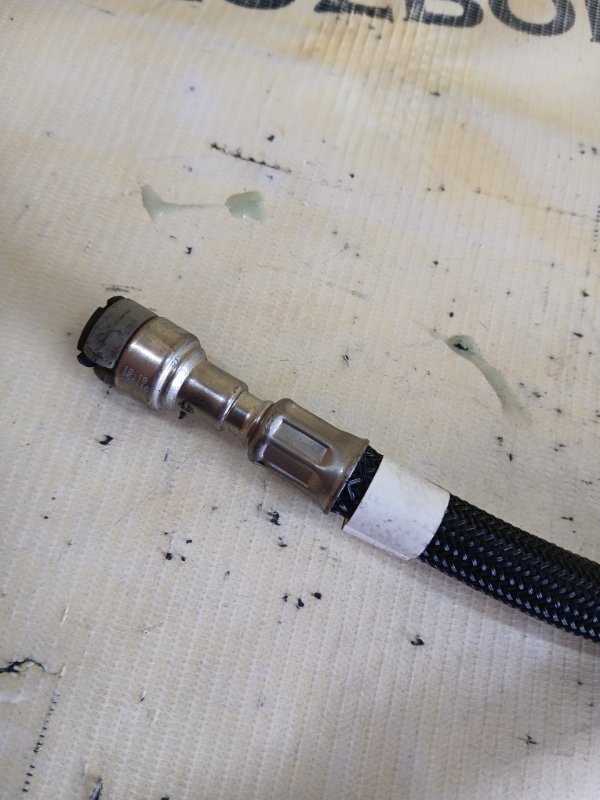 Топливный шланг BMW 530 G30 XB1142M0 Топливный шланг BMW 530 G30 XB1142M0