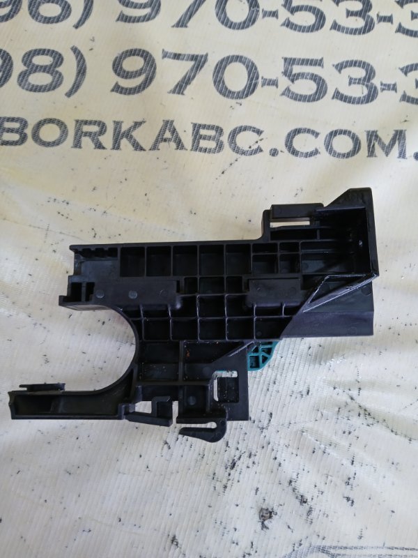 Кронштейн радиатора передний правый BMW 530 G30 XB1142M0 Кронштейн радиатора передний правый BMW 530 G30 XB1142M0