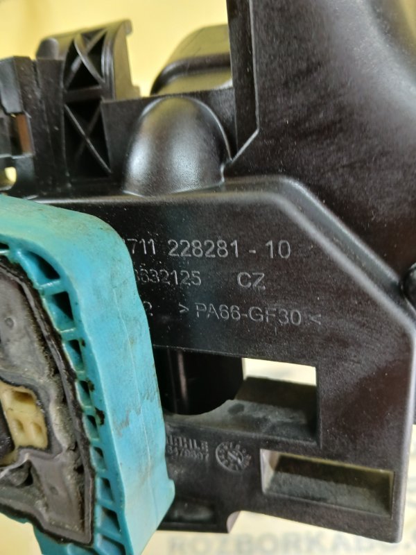 Кронштейн радиатора передний левый 530 2018 G30 XB1142M0 Кронштейн радиатора передний левый 530 2018 G30 XB1142M0