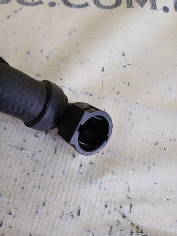 Патрубок системы охлаждения BMW 530 G30 XB1142M0 Патрубок системы охлаждения BMW 530 G30 XB1142M0