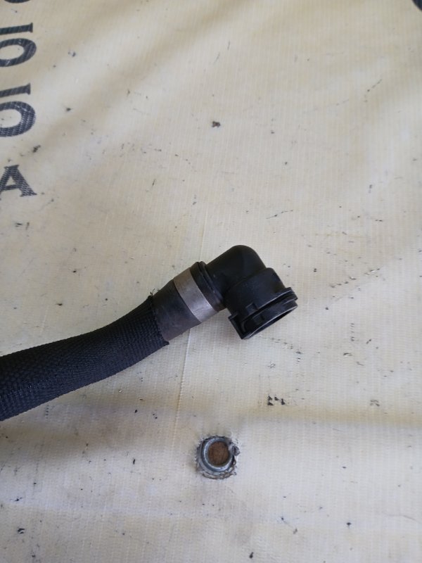 Патрубок системы охлаждения BMW 530 G30 XB1142M0 Патрубок системы охлаждения BMW 530 G30 XB1142M0